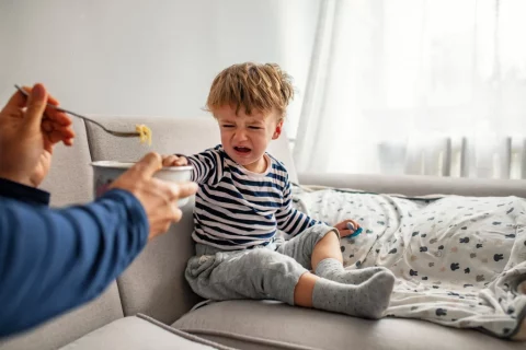 چگونه با بدخلقی کودک ۳ ساله برخورد کنیم؟